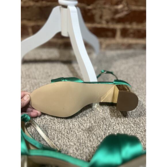 Lilly Pulitzer NWOT. Size 10 Bright Green sandals w/ gold reflective heel- SZ 10 - Picture 4 of 6